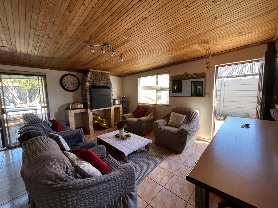 3 Bedroom Property for Sale in Peerless Park Western Cape